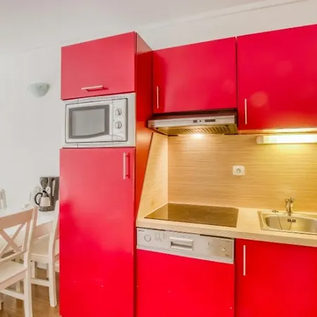 Nice Apt With Balcony-Garden-Pool Near The Port 公寓