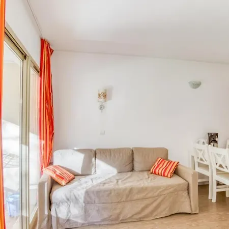 Nice Apt With Balcony-Garden-Pool Near The Port 公寓