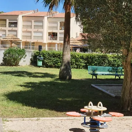 Nice Apt With Balcony-Garden-Pool Near The Port 滨海萨纳里