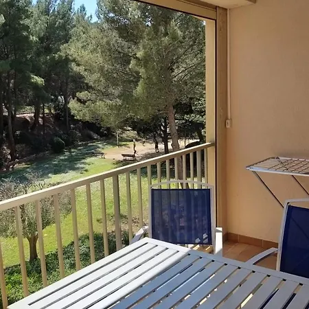 Nice Apt With Balcony-Garden-Pool Near The Port 公寓 *